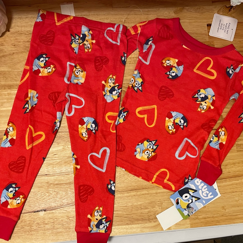 Bluey valentines day heart 2 piece long sleeve pajamas 3T